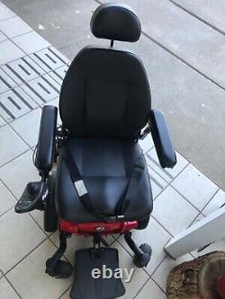 Chaise roulante de mobilité électrique (Jazzy 600) rouge et noir (taille moyenne)