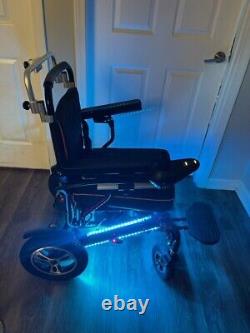 Fauteuil roulant électrique pliable avec scooter de mobilité. Avec télécommande.