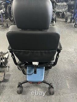 Fierté Jazzy Evo 613 Fauteuil Roulant Électrique, Chaise Roulante Noire et Bleue - Faible Kilométrage