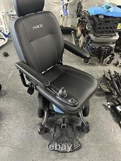 Fierté Jazzy Evo 613 Fauteuil Roulant Électrique, Chaise Roulante Noire et Bleue - Faible Kilométrage