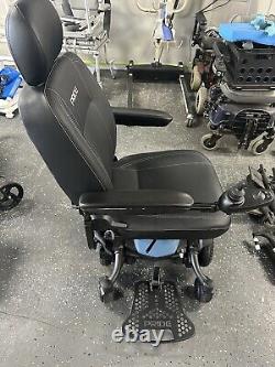 Fierté Jazzy Evo 613 Fauteuil Roulant Électrique, Chaise Roulante Noire et Bleue - Faible Kilométrage